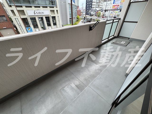 シャリテ今里のバルコニー|暖かな日差しのふりそそぐバルコニー