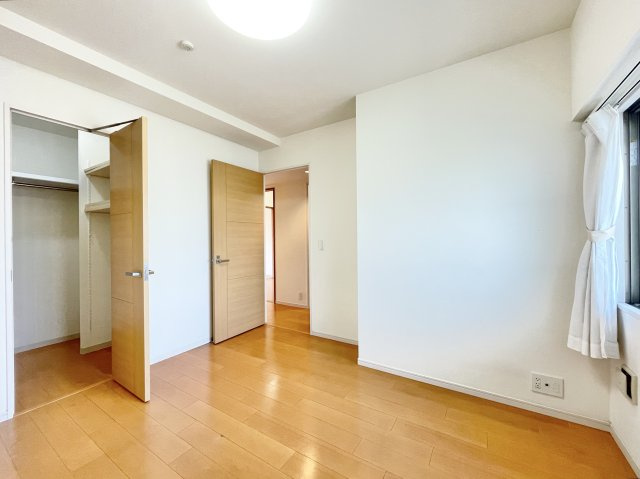 ポレスター越前町の洋室|北東側洋室は約６帖です。主寝室にぴったりな広さのお部屋です。ぜひ一度ご内覧ください。