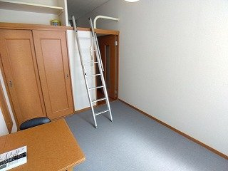 こちらの居間で趣味の時間をお楽しみください