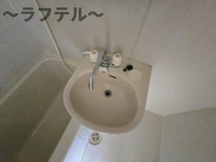 明るい洗面所です
