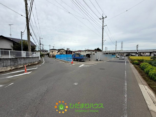 古河上辺見第11　新築一戸建て　01　リーブルガーデンの前面道路含む現地写真|2026/08/28　撮影