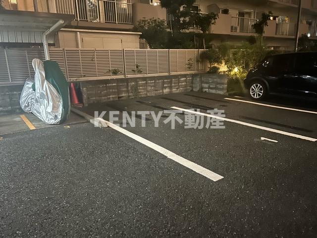 【駐車場】 | コンフォリア東品川 | 駐車場に車を止められます