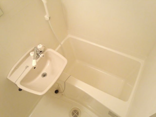 日々の疲れを癒すお風呂付です