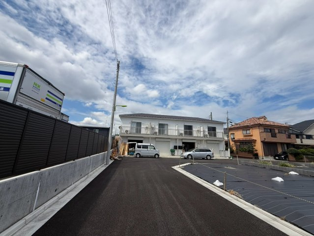 世田谷区給田5丁目　新築戸建　全3棟の前面道路含む現地写真|2026.08.06撮影

現地ご見学希望・資料請求などお気軽にお問い合わせ下さい！
03-5990-5201
