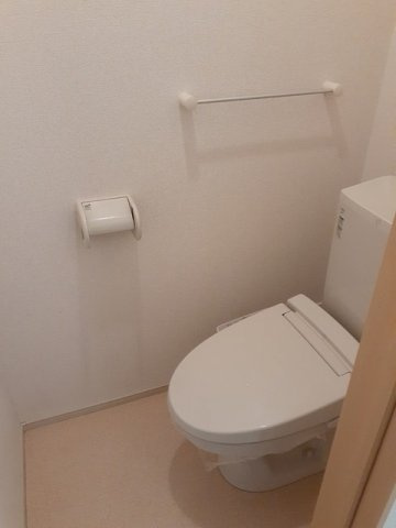 コンパクトで使いやすいトイレです