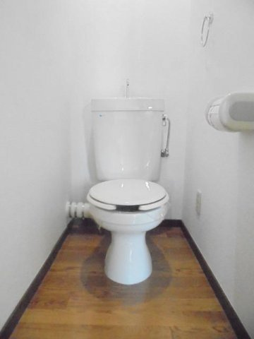 ゆったりとした空間のトイレです