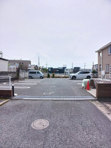 車をお持ちの方に嬉しい駐車場付きの物件です