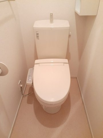 コンパクトで使いやすいトイレです
