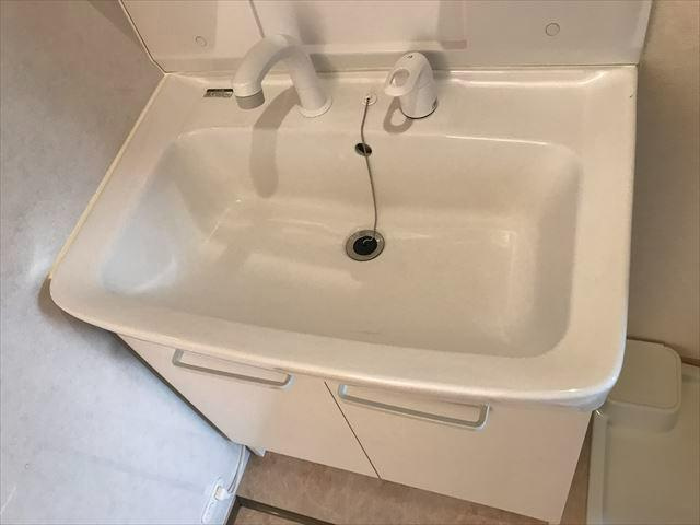 明るい洗面所です