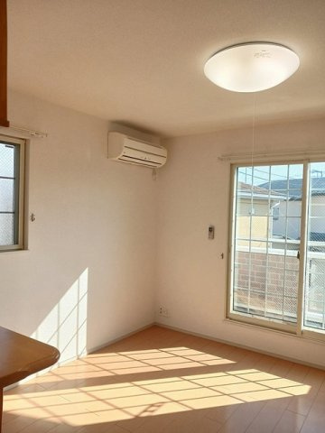 こちらのリビングで趣味の時間をお楽しみください