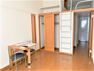 こちらの居間で趣味の時間をお楽しみください