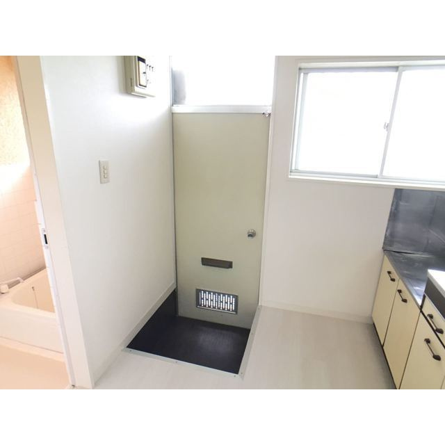 明るい色調の室内です
