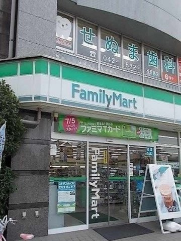 ファミリーマート秋川駅前店まで170m