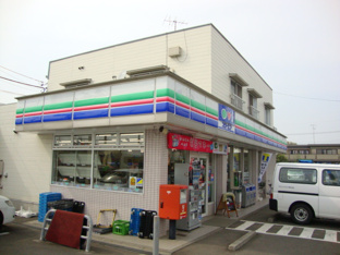 スリーエフ（コンビニ）まで700ｍ