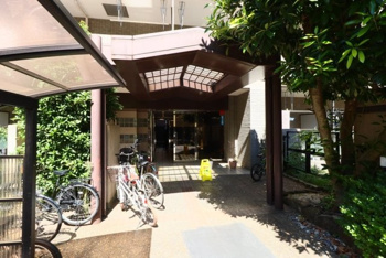 ゆとりのあるエントランスです