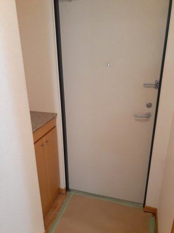 毎日通る玄関はこちらです