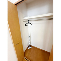 明るい色調の室内です