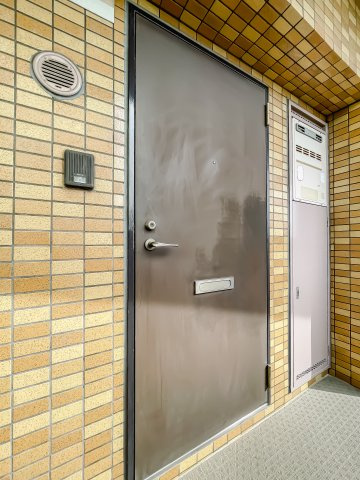 収納もある玄関です