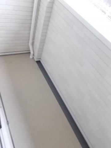 開放的で明るい空間を演出してくれるバルコニーです