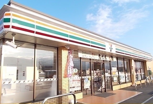 セブンイレブン牛島店まで100m