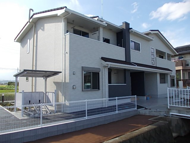 落ち着いた雰囲気の外観です