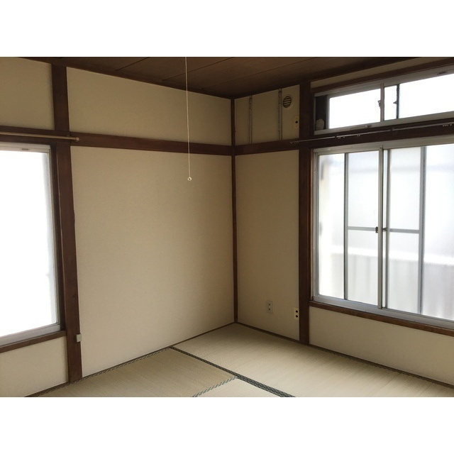 ゆったり過ごせる居間です