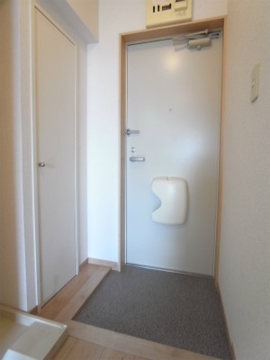 毎日通る玄関はこちらです