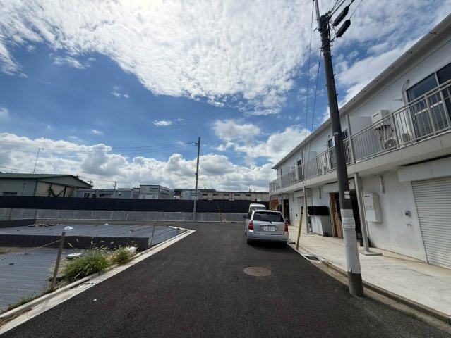 世田谷区給田5丁目　新築戸建　全3棟の前面道路含む現地写真|2026.08.06撮影

現地ご見学希望・資料請求などお気軽にお問い合わせ下さい！
03-5990-5201