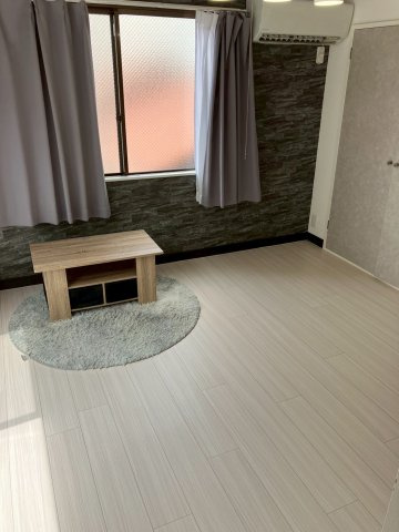 内装は落ち着いています