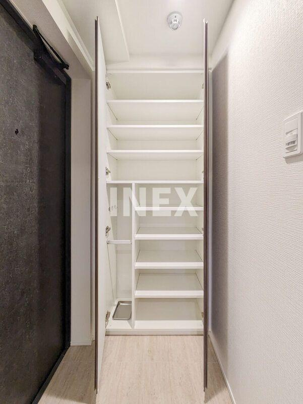 横浜市南区日枝町４丁目の賃貸マンションの収納