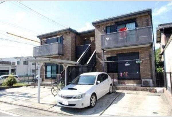 クローバーハウスの駐車場