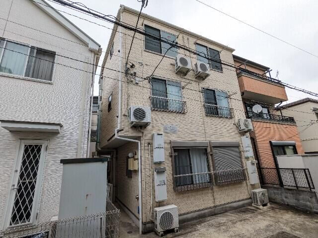 横浜市西区藤棚町２丁目のアパートの外観