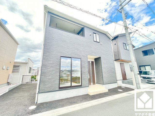 伊丹市荻野西１丁目 第１の外観|3段階中最も高いレベルの耐震等級3を取得。災害復興拠点に求められる水準の耐震性を備えた住宅で、住まいの安心を支えます。