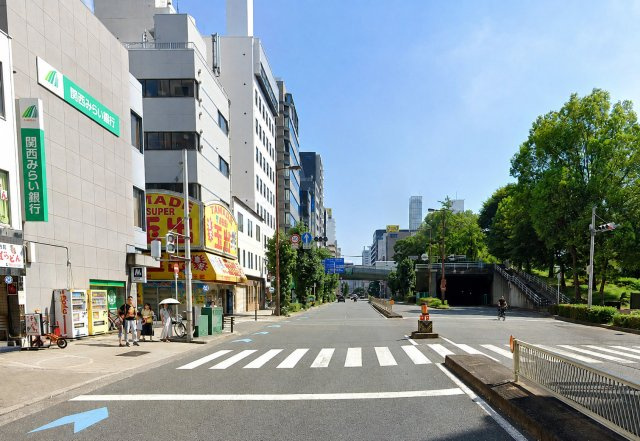 天神橋サンプラザビルの周辺