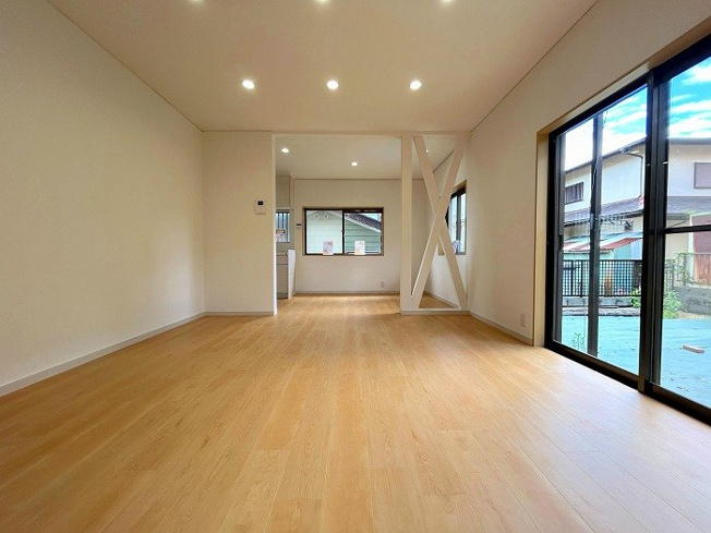 【居間・リビング】 | 裾野市千福が丘1丁目 中古住宅 XH06290 | 裾野市千福が丘1丁目　リビング　リフォーム後