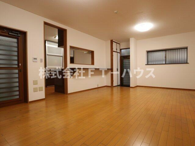 菅野６丁目戸建Ⅱの居間・リビング