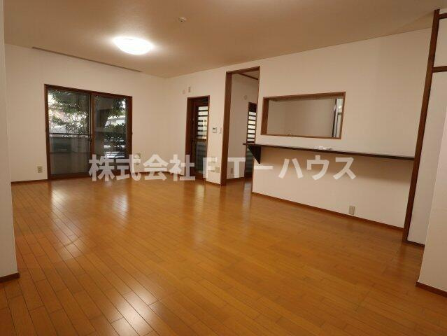 菅野６丁目戸建Ⅱの居間・リビング