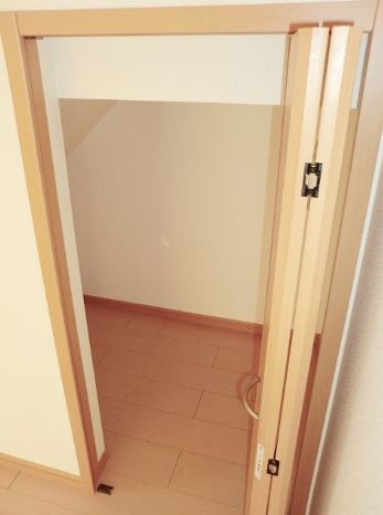 【その他】 | エレガンテ五番館 | 階段下収納あります