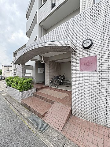 ユニーブル薬師山のエントランス