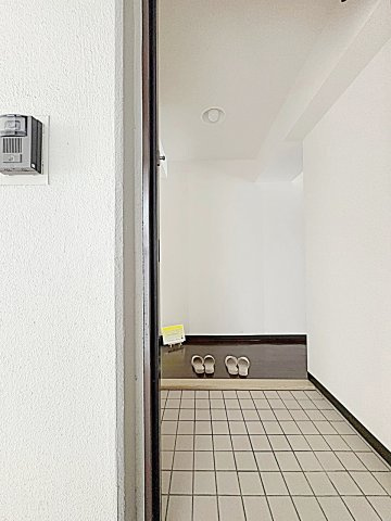 ユニーブル薬師山の玄関