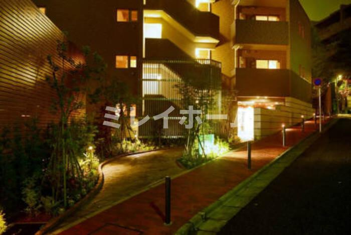 Hill Flat Osaki のエントランス