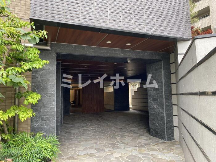 Hill Flat Osaki のエントランス
