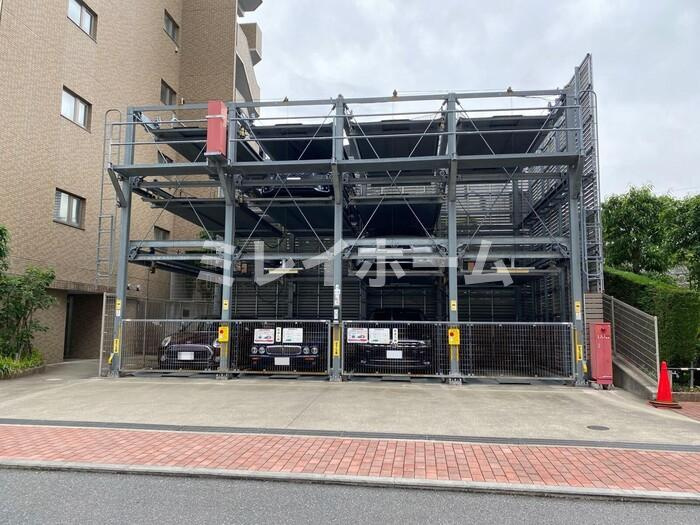 Hill Flat Osaki の駐車場