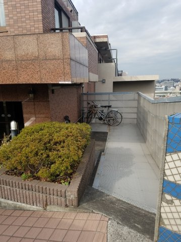 マイルドタウン山手西壱番館の駐車場