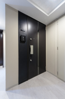 【玄関】 | 堀之内マンション | ※写真は同タイプ住戸です。