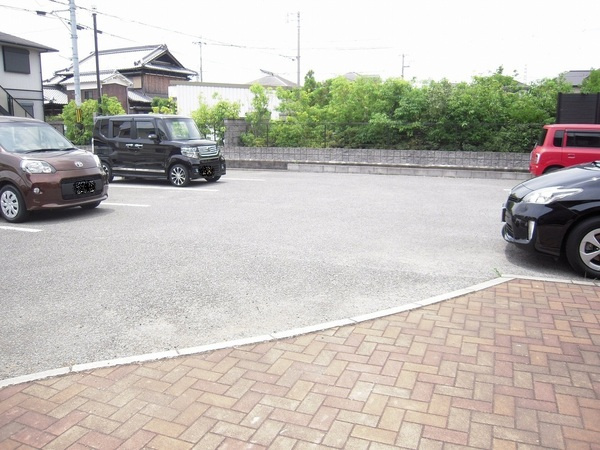 サンガーデンⅠ　Cの駐車場