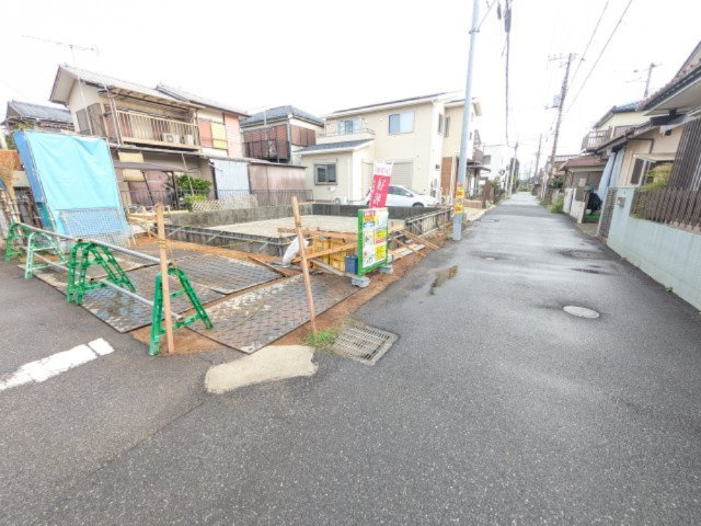 鎌ケ谷市南初富1丁目924番　新築戸建ての前面道路含む現地写真|本日のご見学も可能です♪
お気軽にお電話またはお問い合わせください。