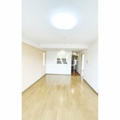 【居間・リビング】 | ベルジュヴァーン | 洋室のお部屋です。