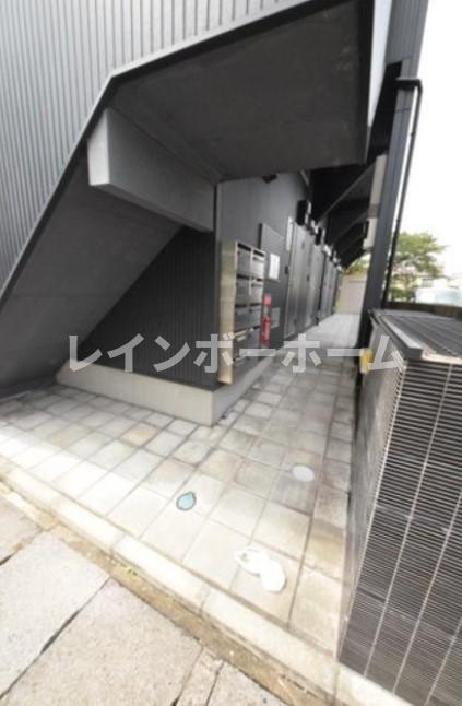 松戸市新松戸２丁目のアパートのエントランス|建物の内部です