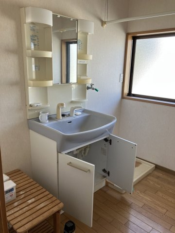 富岡町小浜 中古一戸建ての独立洗面台